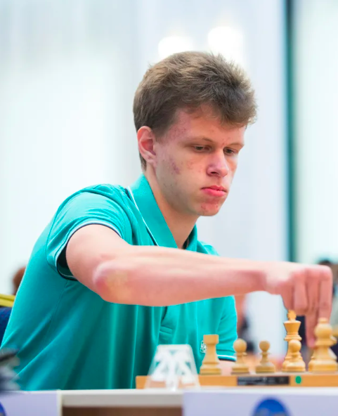 Шахматист из Казани победил на турнире звезд в Москве с призовым фондом 14 млн рублей