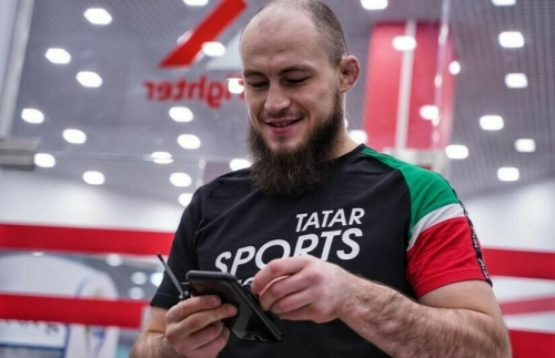 Первый татарский боец в UFC Ринат Фахретдинов сразится с американцем Брайном Баттлом