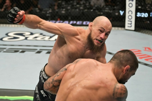 Бразильский нокдаун: как «Гладиатор» Фахретдинов выстоял, но прервал победную серию в UFC