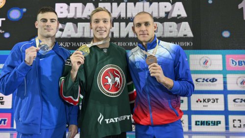 Чемпион мира по плаванию Минаков вышел на заплыв в джерси «Ак Барса» и завоевал «золото»