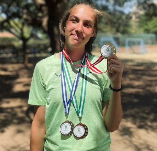 Фанатеет от Надаля и выигрывает международные трофеи: путь юной теннисистки Лейлы из Казани