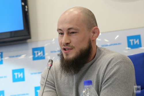 Фахретдинов отреагировал на новости о будущих боях Махачева