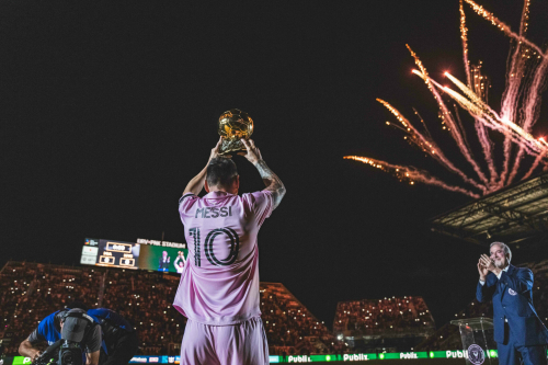 Лионель Месси признан лучшим футболистом года по версии FIFA