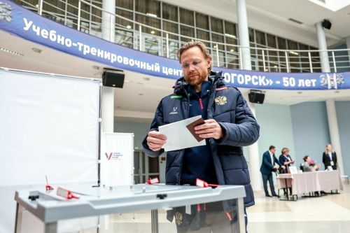 Сборная России по футболу вместе с Карпиным проголосовала на выборах Президента РФ