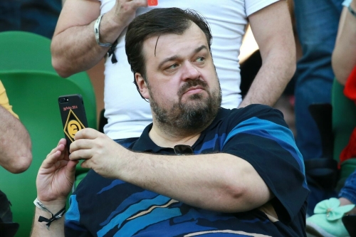Умер известный спортивный комментатор и журналист Василий Уткин