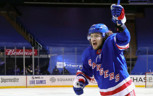 Артемий Панарин стал лучшим российским снайпером в регулярном сезоне НХЛ