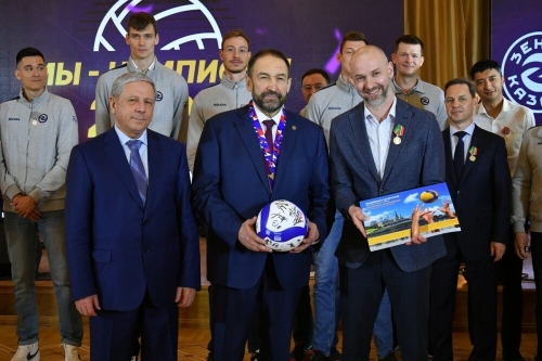 В казанском Кремле прошла праздничная встреча волейбольных чемпионов «Динамо-Ак Барс» и «Зенит-Казань»