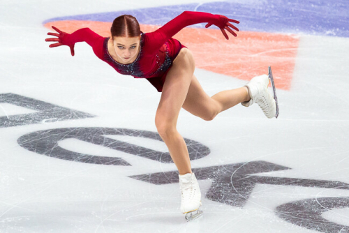 Плющенко заявил, что Александра Трусова вернулась в профессиональный спорт