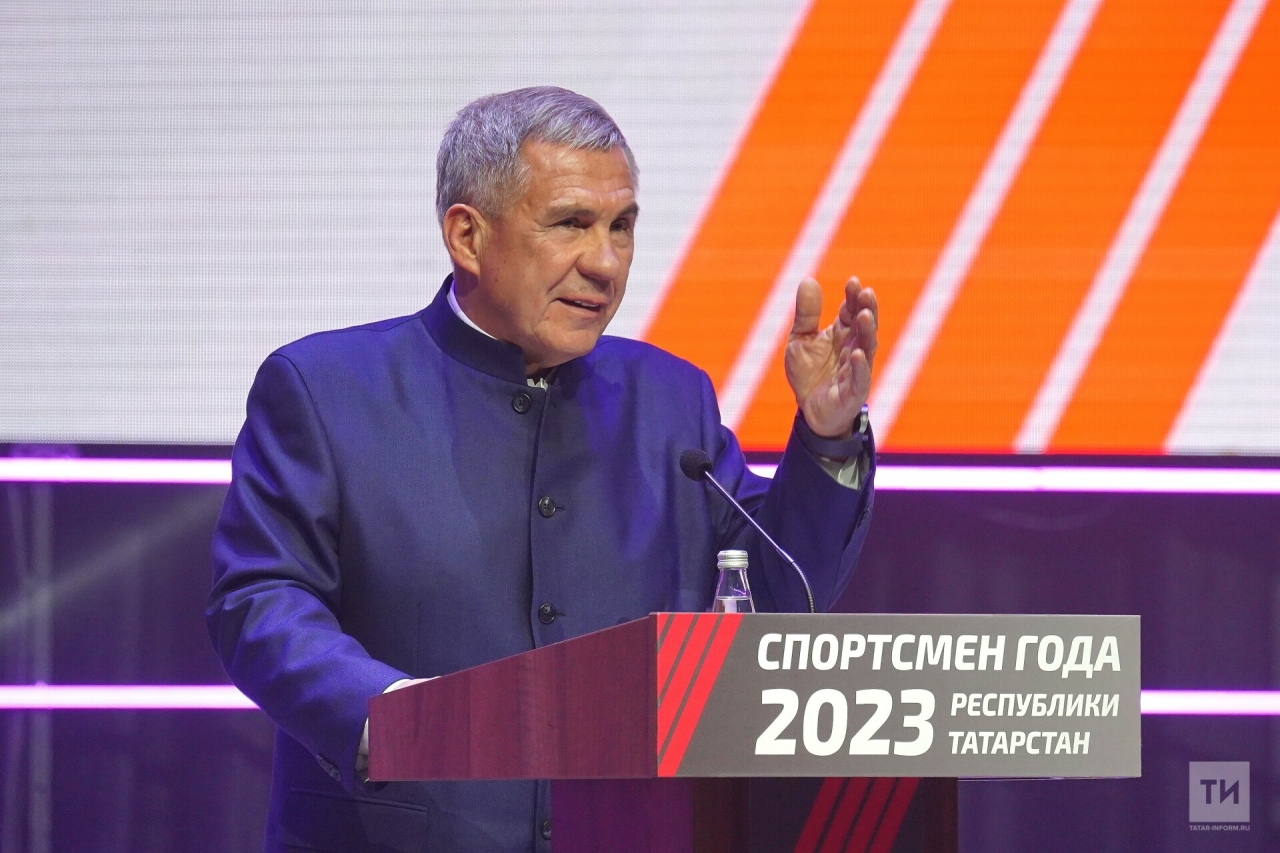 Минниханов поздравил со 100-летним юбилеем спортивную отрасль Татарстана
