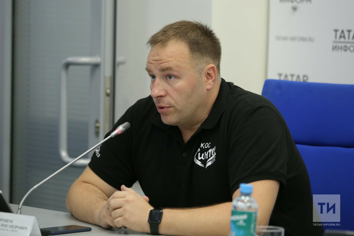 «КОС-Синтез» представил нового главного тренера команды Евгения Ярощука
