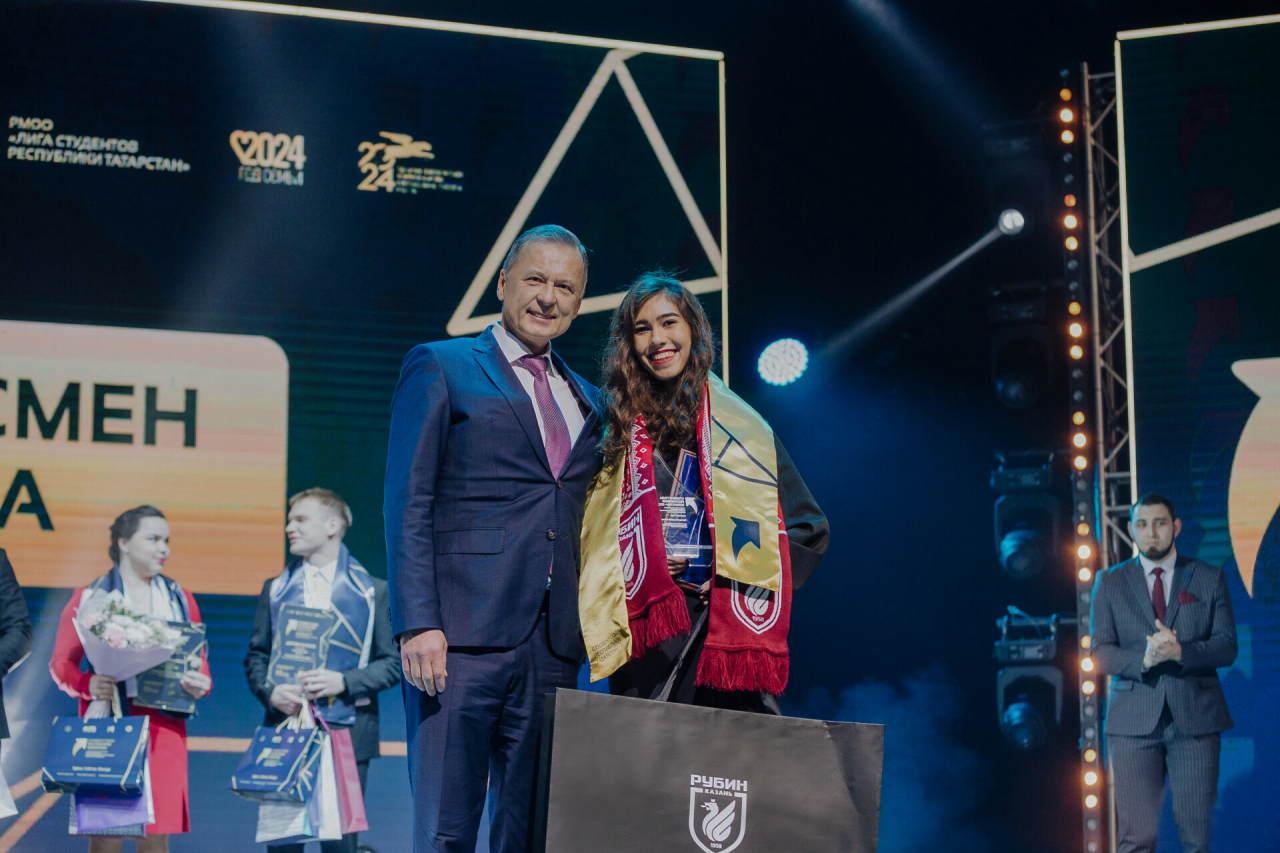 Президент «Рубина» Марат Сафиуллин наградил студента года в номинации «Спортсмен года - 2023»